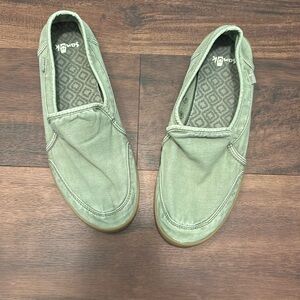 GUC SANUK Slip On Shoes Army Green Women’s Size 9